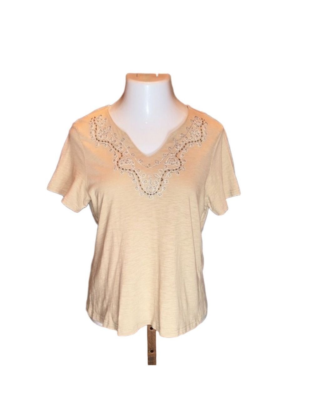 CHRISTOPHER & BANKS PETITE Tan Short
Sleeve Tee Shirt w/ Beaded Trim Size PL